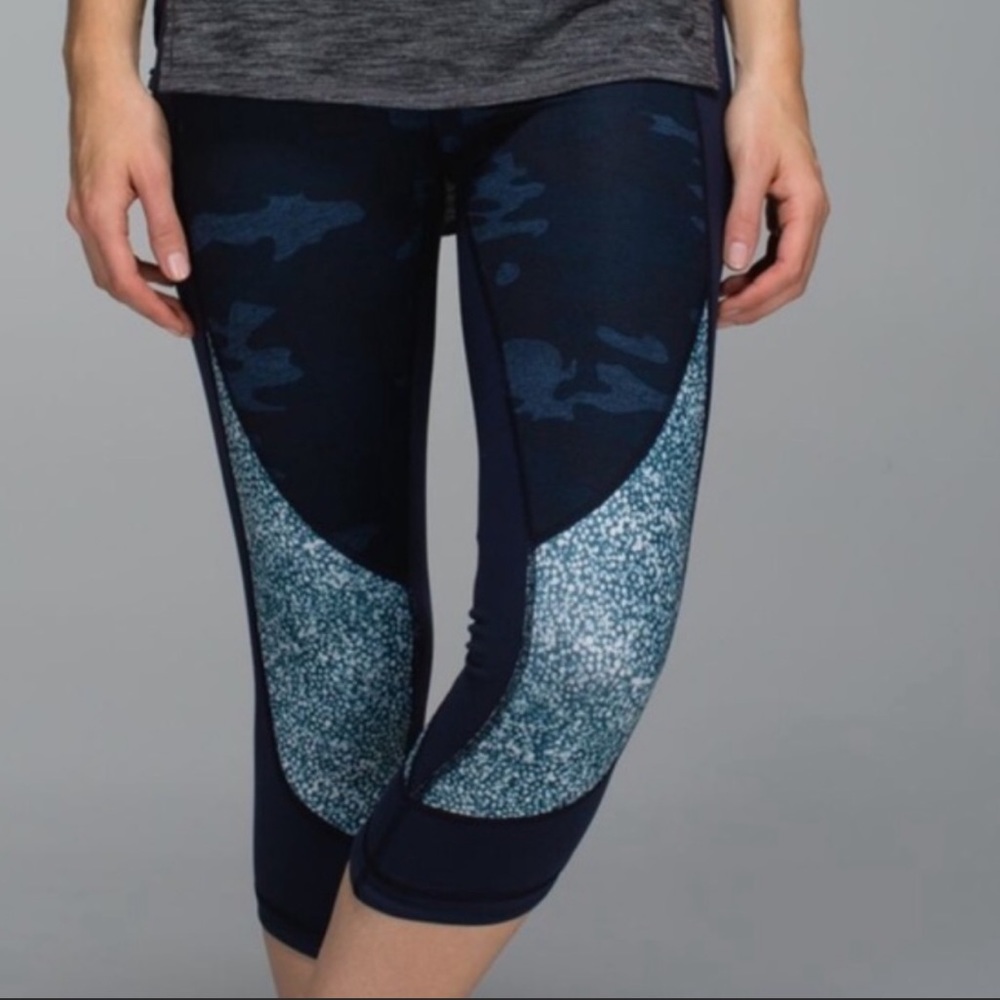 Lululemon 🍋 Camo Crop Capri leggings